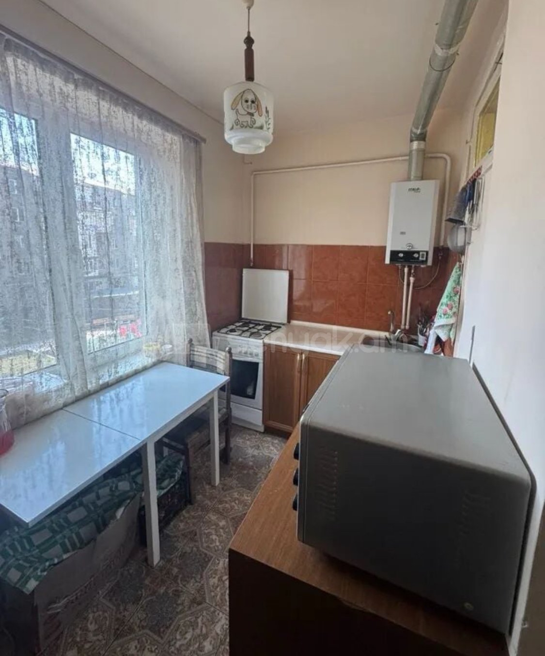 2 Սենյականոց Բնակարան Քարե Շենքում, 45քմ, 3/5 հարկ, Նորմալ Վիճակում, Կահավորված, Արևկող