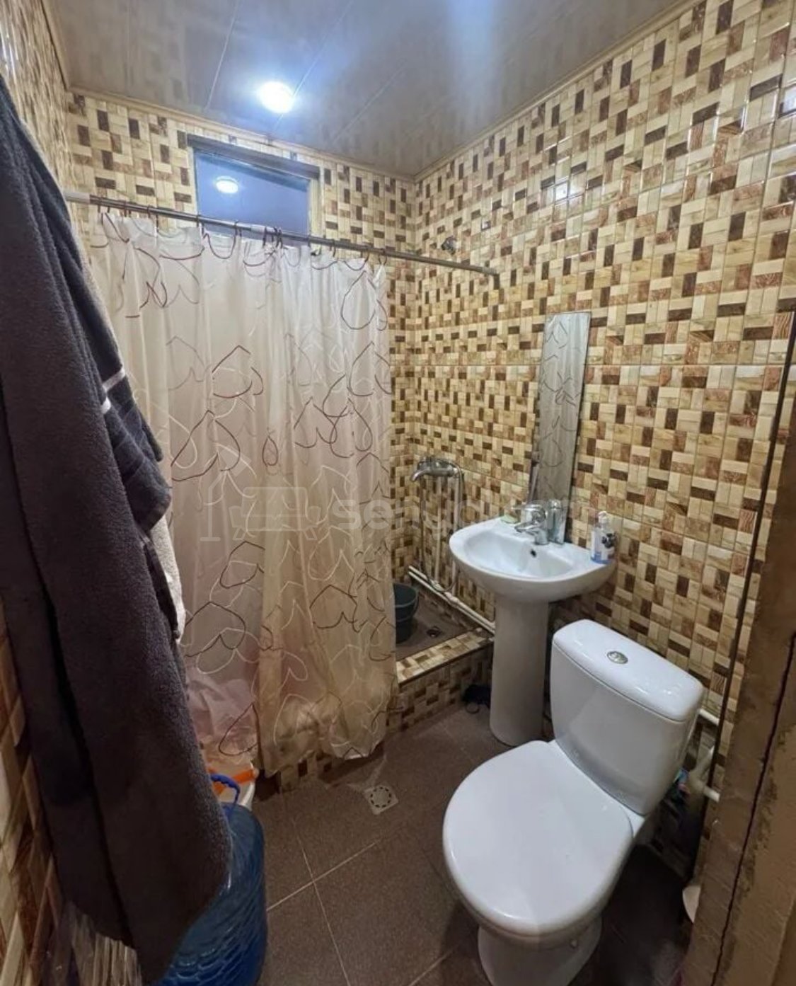 2 Սենյականոց Բնակարան Քարե Շենքում, 45քմ, 3/5 հարկ, Նորմալ Վիճակում, Կահավորված, Արևկող