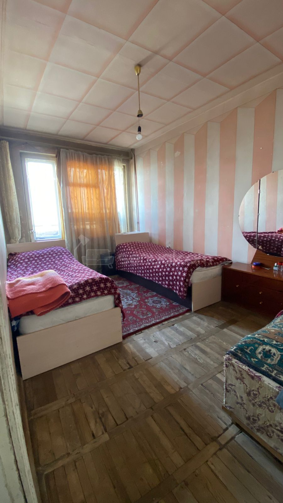 4 Սենյականոց Բնակարան Քարե Շենքում, 110քմ, 3/5 հարկ, Նորմալ Վիճակում