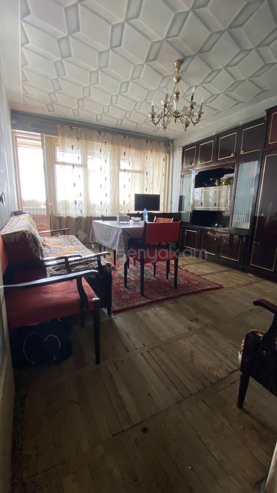 4 Սենյականոց Բնակարան Քարե Շենքում, 110քմ, 3/5 հարկ, Նորմալ Վիճակում