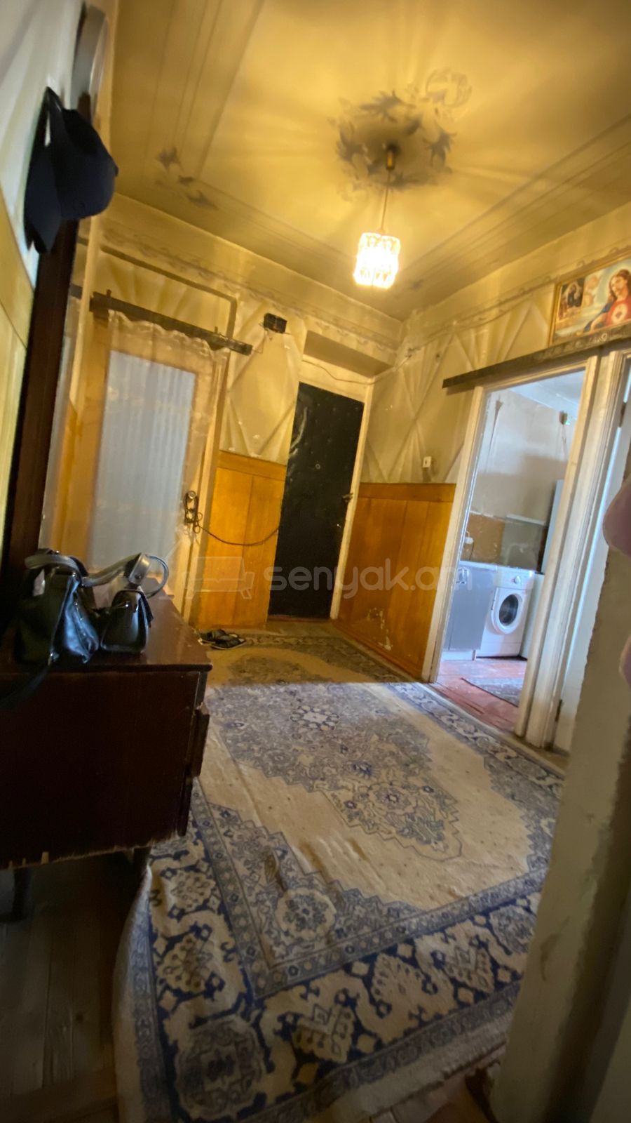 4 Սենյականոց Բնակարան Քարե Շենքում, 110քմ, 3/5 հարկ, Նորմալ Վիճակում