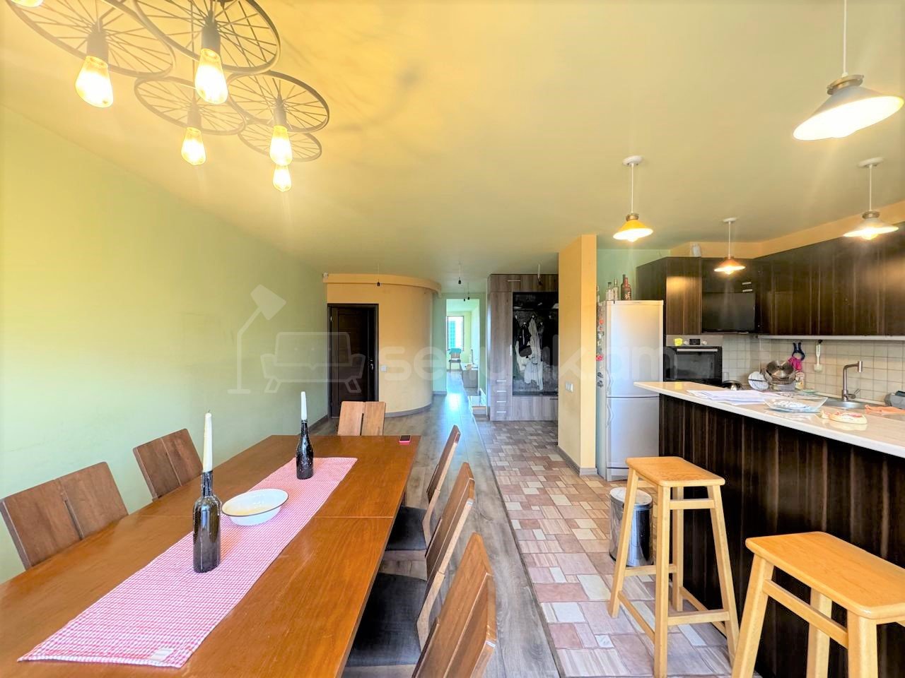 6 Սենյականոց Բնակարան, 235քմ, 5/6 հարկ, Կապիտալ Վերանորոգված, Կահավորված, Արևկող