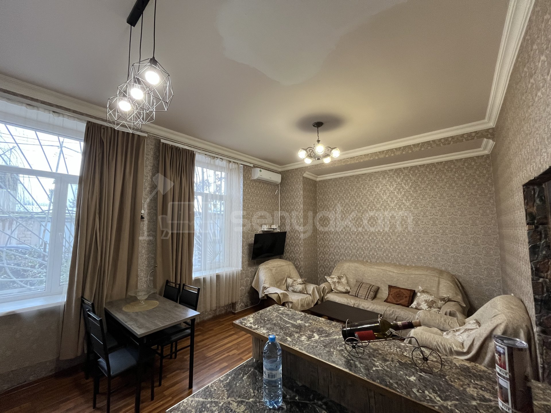 2 Սենյականոց Բնակարան Քարե Շենքում, 53քմ, 1/3 հարկ, Նորմալ Վիճակում