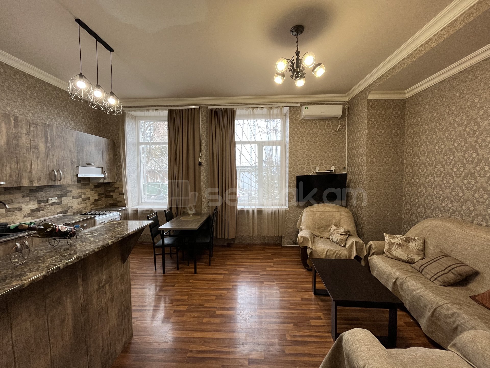 2 Սենյականոց Բնակարան Քարե Շենքում, 53քմ, 1/3 հարկ, Նորմալ Վիճակում