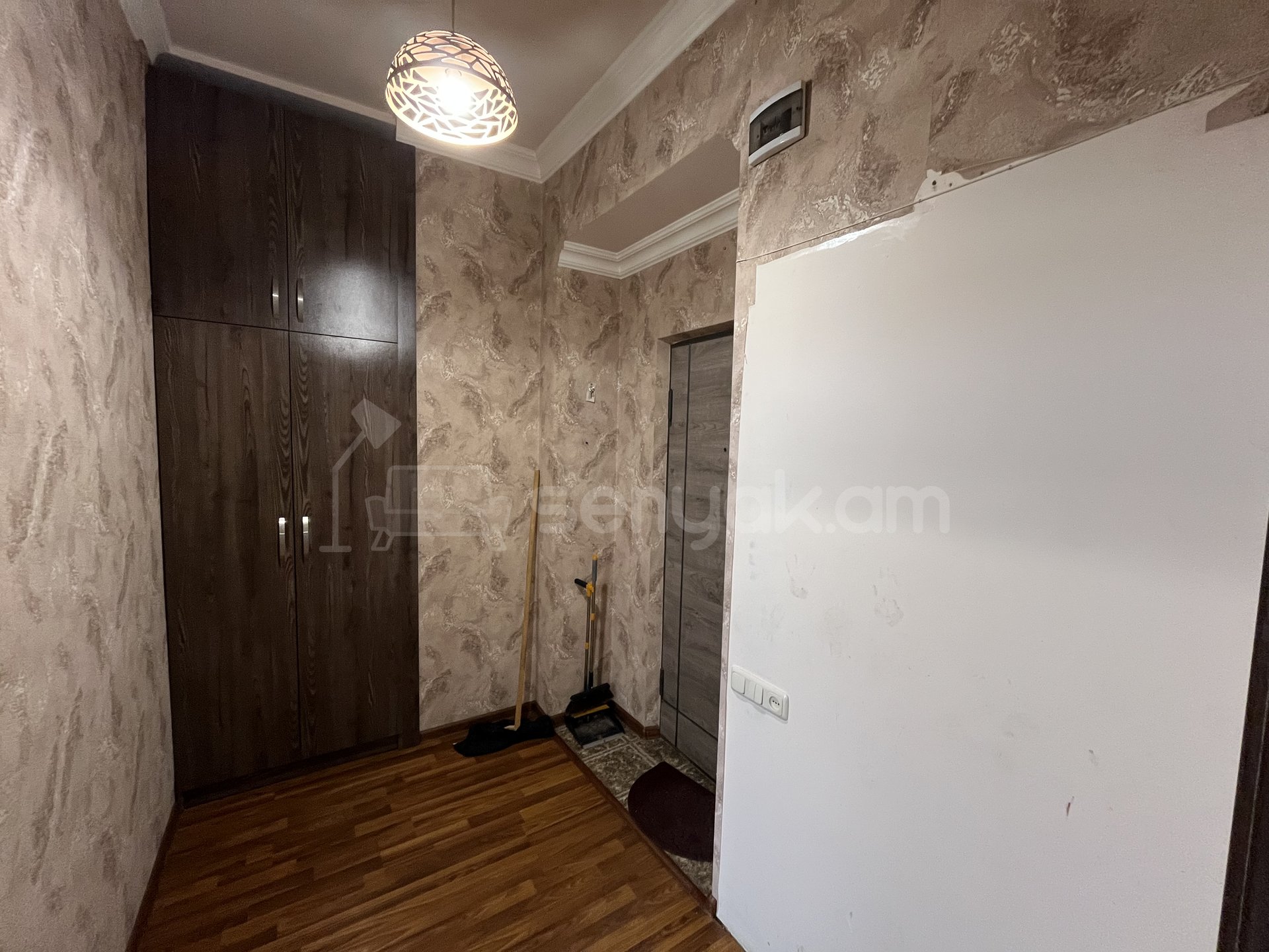 2 Սենյականոց Բնակարան Քարե Շենքում, 53քմ, 1/3 հարկ, Նորմալ Վիճակում