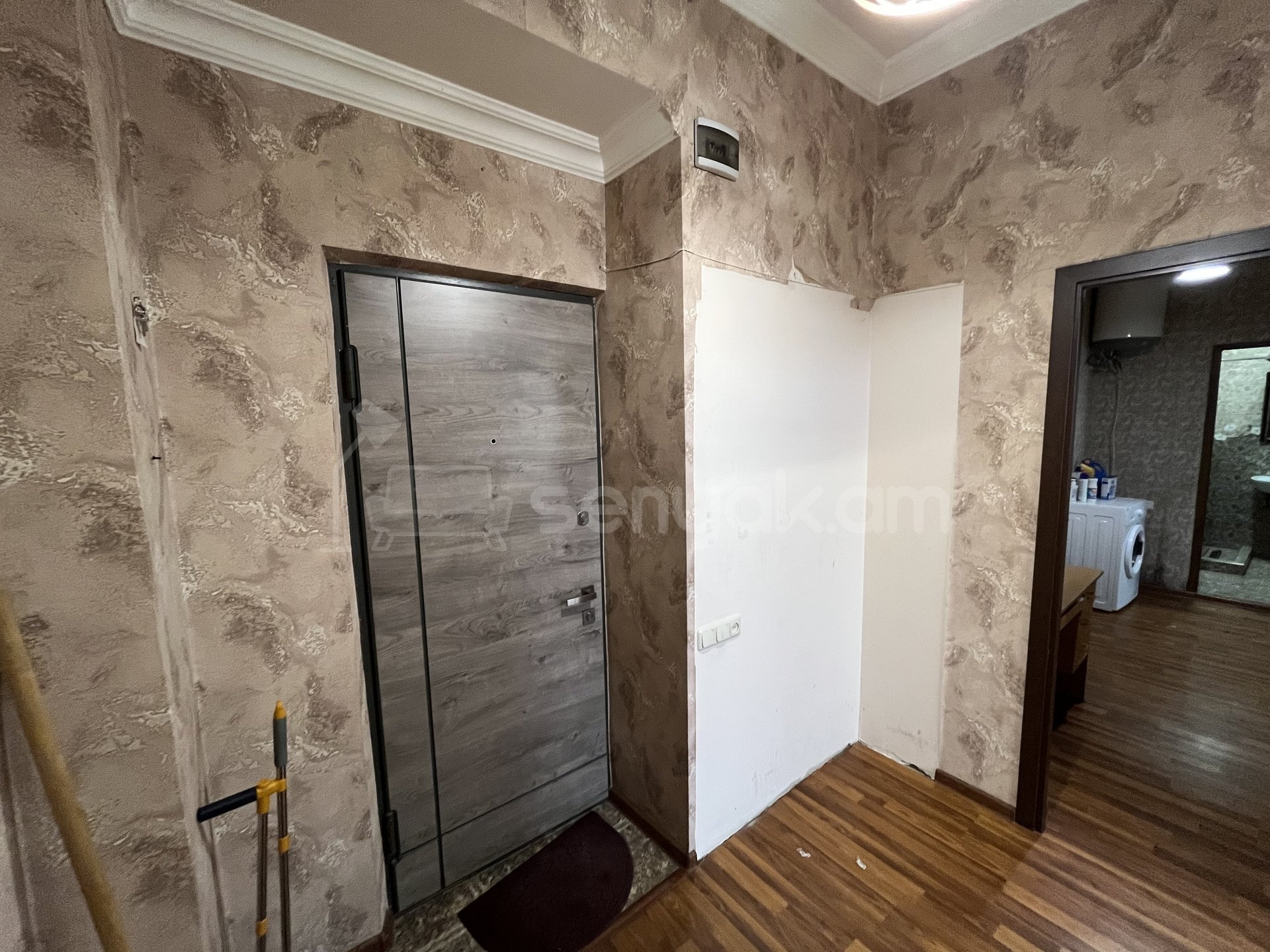 2 Սենյականոց Բնակարան Քարե Շենքում, 53քմ, 1/3 հարկ, Նորմալ Վիճակում