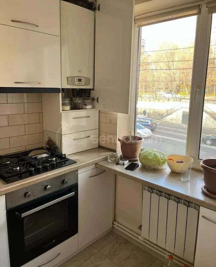 3 Սենյականոց Բնակարան, 49քմ, 2/4 հարկ, Կապիտալ Վերանորոգված