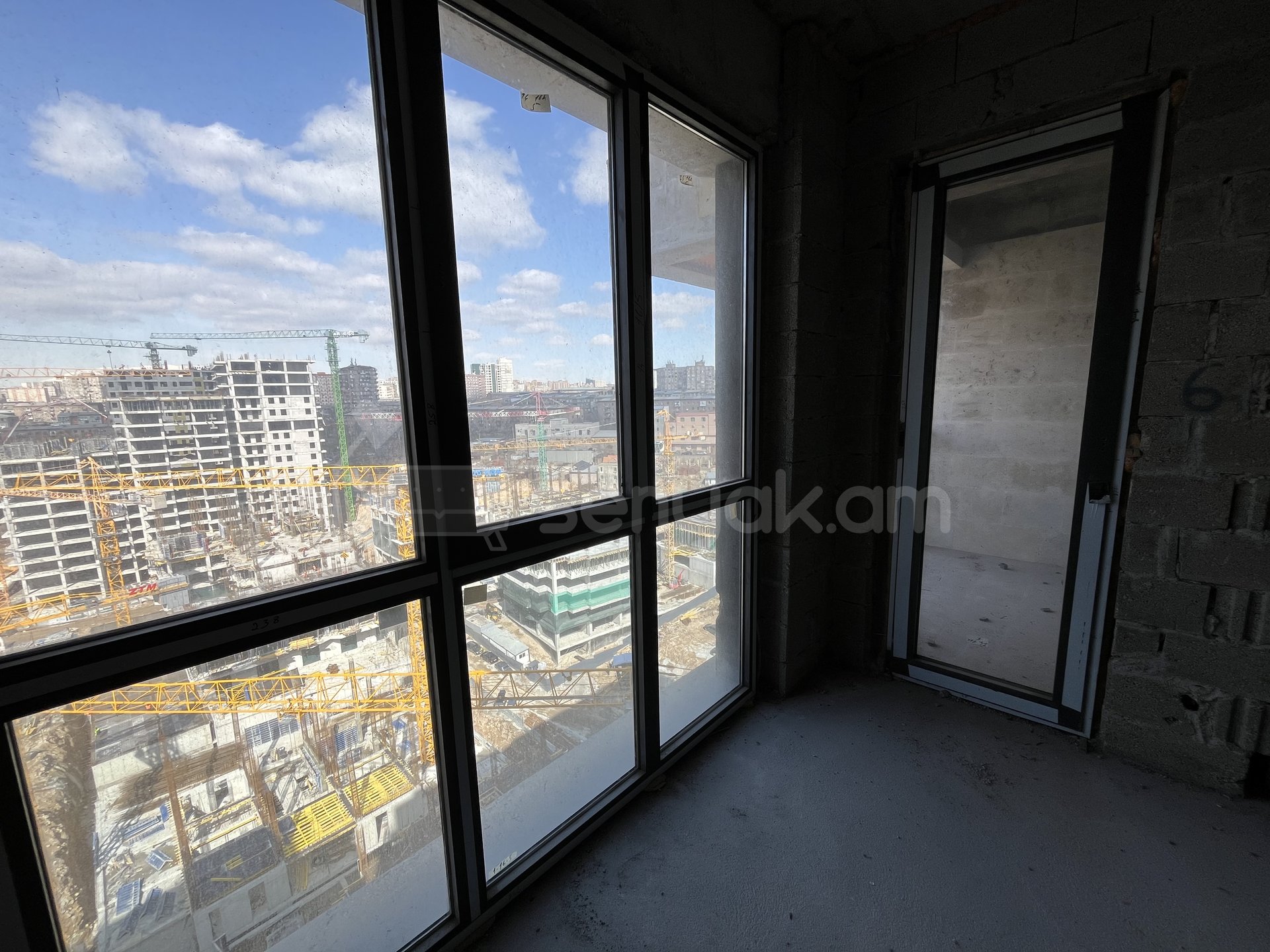 4 Սենյականոց Բնակարան Նորակառույցում, 127քմ, 16/18 հարկ, Զրոյական Վիճակում