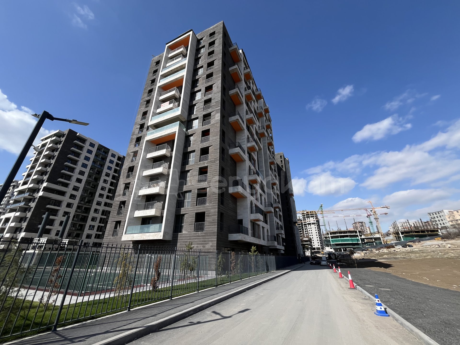 4 Սենյականոց Բնակարան Նորակառույցում, 127քմ, 16/18 հարկ, Զրոյական Վիճակում