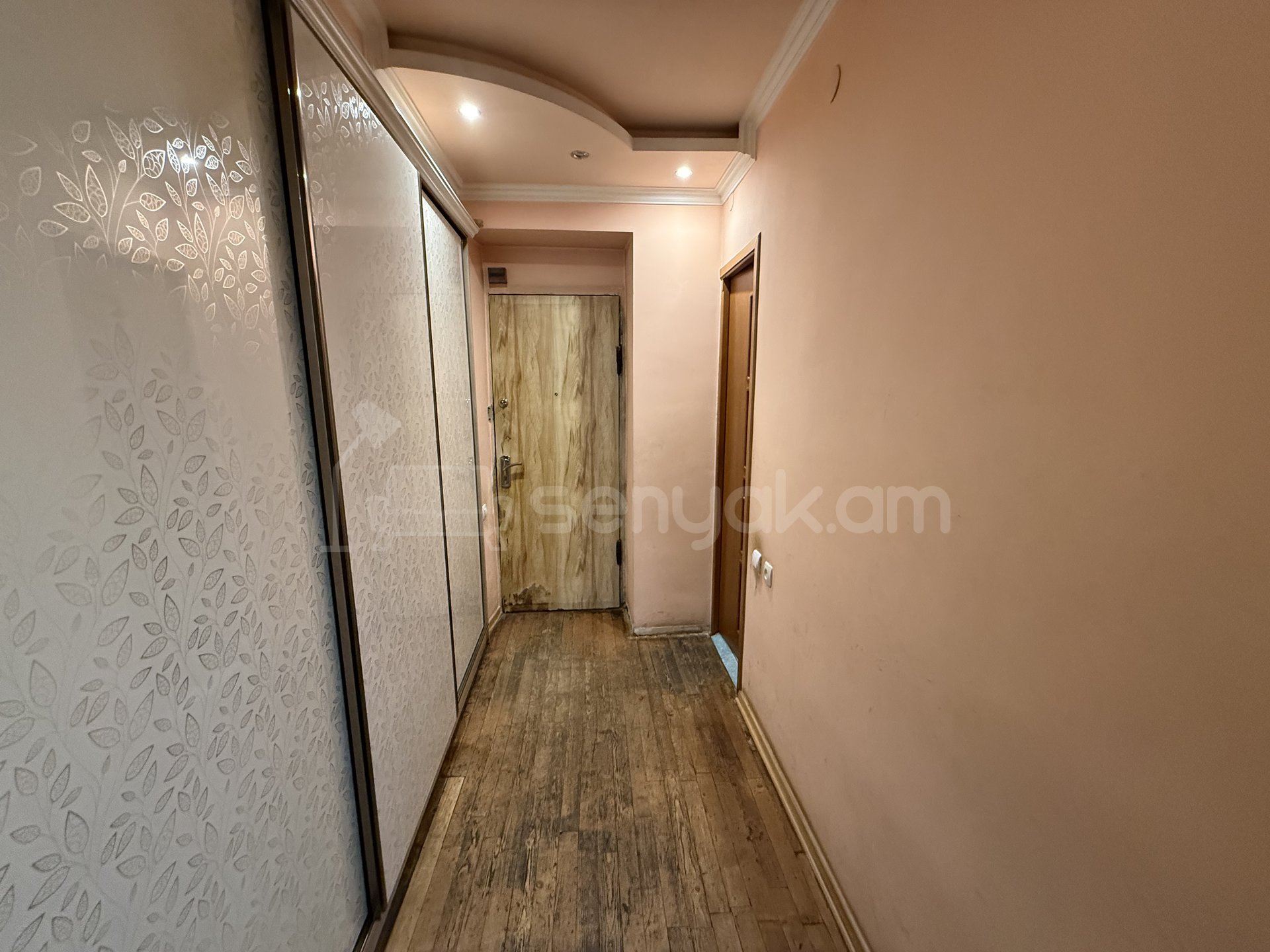 2 Սենյականոց Բնակարան Քարե Շենքում, 45քմ, 1/5 հարկ, Նորմալ Վիճակում