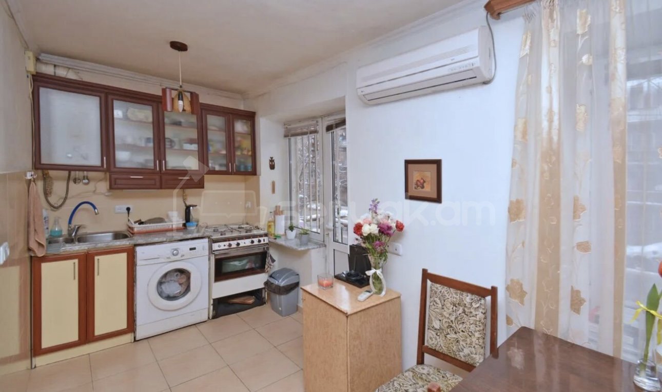 1 Սենյականոց Բնակարան Քարե Շենքում, 36քմ, 2/4 հարկ, Դիզայներական Վերանորոգված, Կահավորված