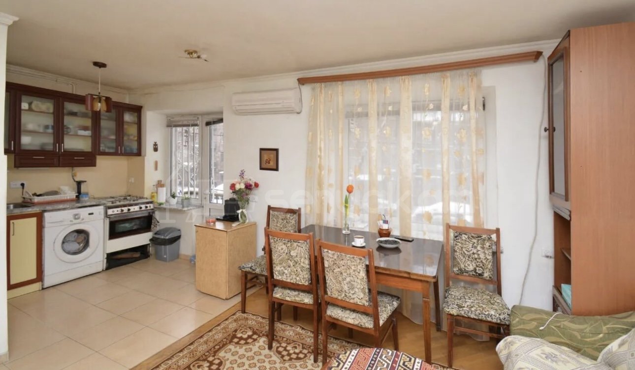 1 Սենյականոց Բնակարան Քարե Շենքում, 36քմ, 2/4 հարկ, Դիզայներական Վերանորոգված, Կահավորված