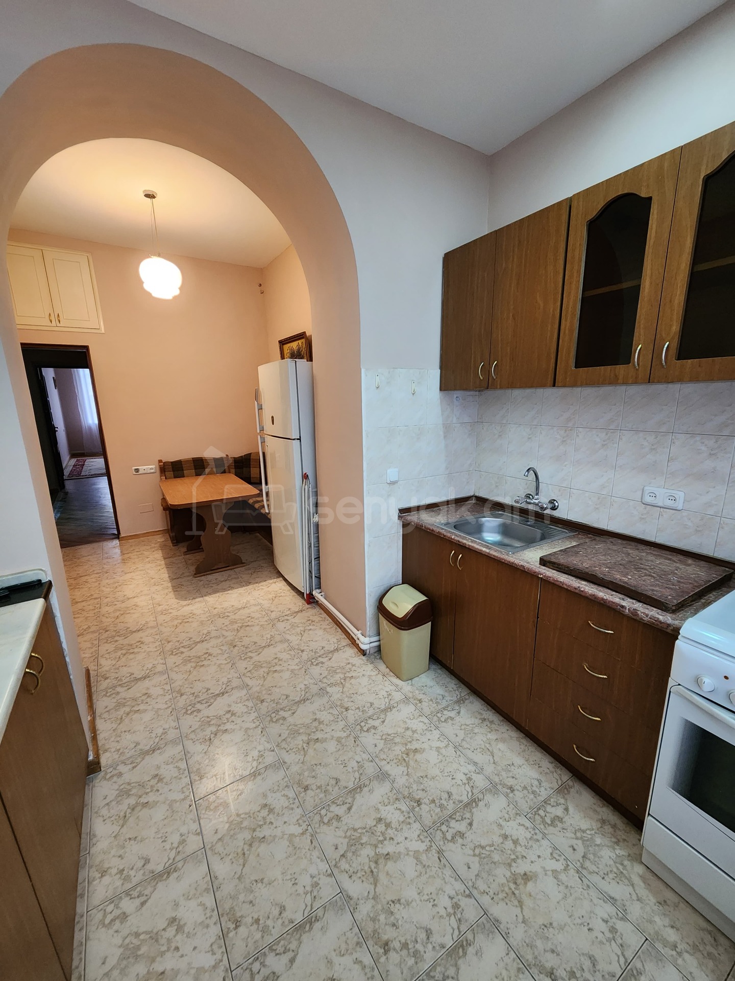 2 Սենյականոց Բնակարան Քարե Շենքում, 70քմ, 4/5 հարկ, Կապիտալ Վերանորոգված, Կահավորված, Արևկող