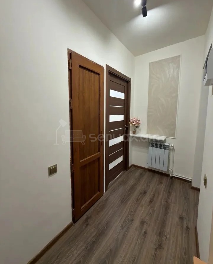 2 Սենյականոց Բնակարան Քարե Շենքում, 48քմ, 5/5 հարկ, Կապիտալ Վերանորոգված