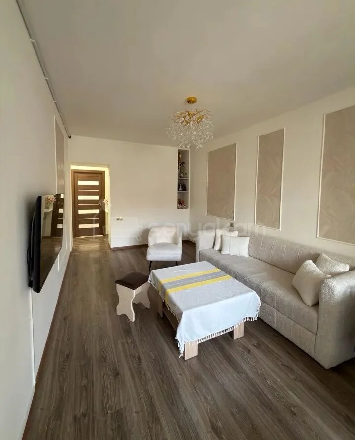 2 Սենյականոց Բնակարան Քարե Շենքում, 48քմ, 5/5 հարկ, Կապիտալ Վերանորոգված