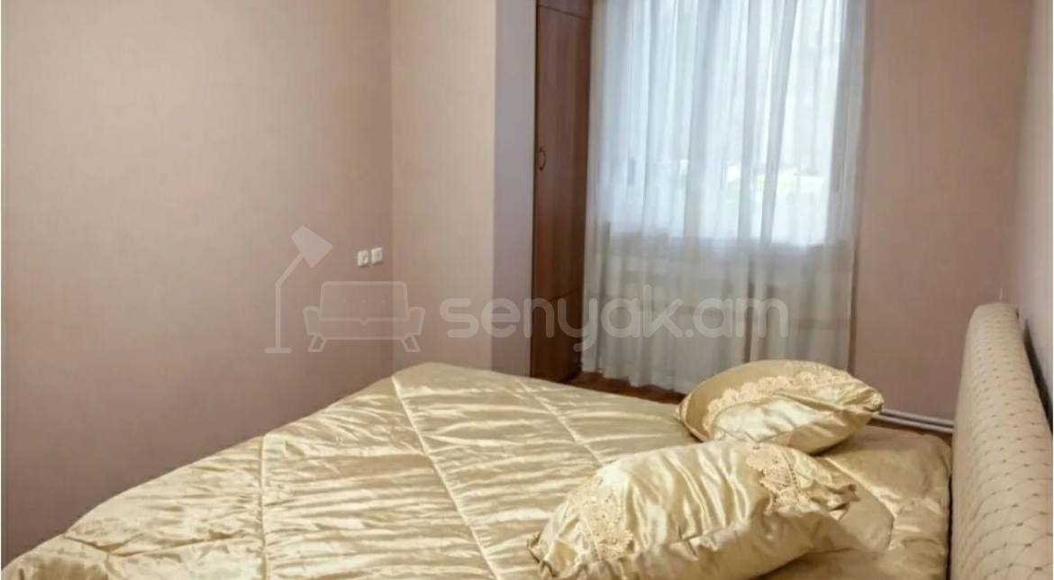 3 Սենյականոց Բնակարան Քարե Շենքում, 80քմ, 1/5 հարկ, Նորմալ Վիճակում, Կահավորված