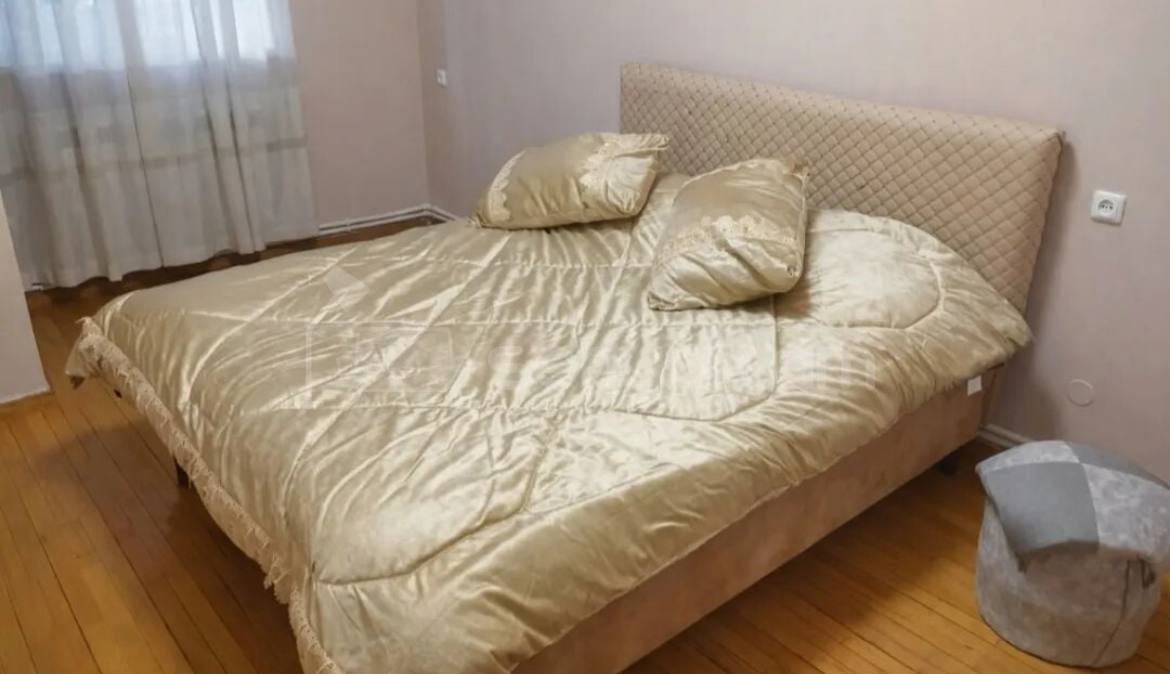 3 Սենյականոց Բնակարան Քարե Շենքում, 80քմ, 1/5 հարկ, Նորմալ Վիճակում, Կահավորված