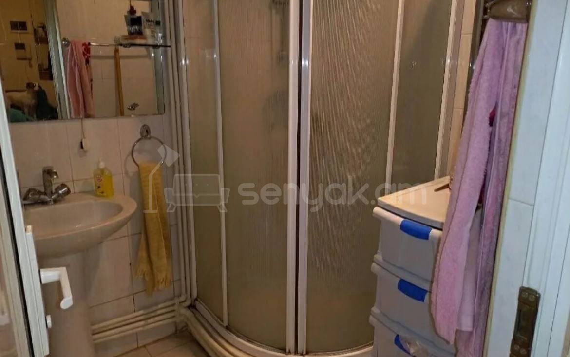 3 Սենյականոց Բնակարան Քարե Շենքում, 80քմ, 1/5 հարկ, Նորմալ Վիճակում, Կահավորված