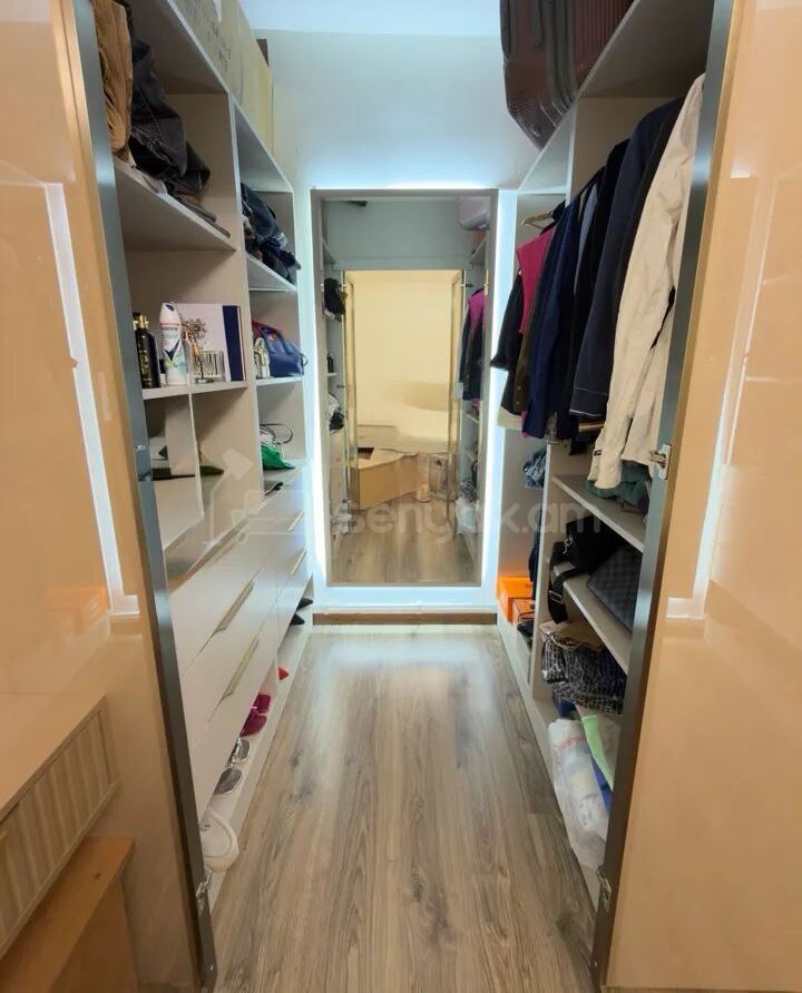 2 Սենյականոց Բնակարան Քարե Շենքում, 48քմ, 5/5 հարկ, Կապիտալ Վերանորոգված