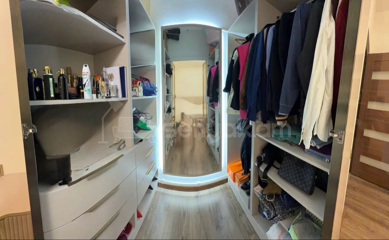 2 Սենյականոց Բնակարան Քարե Շենքում, 48քմ, 5/5 հարկ, Կապիտալ Վերանորոգված