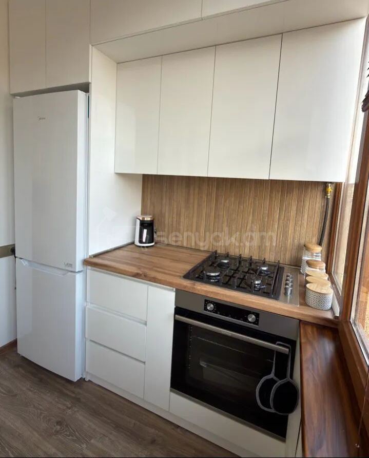 2 Սենյականոց Բնակարան Քարե Շենքում, 48քմ, 5/5 հարկ, Կապիտալ Վերանորոգված