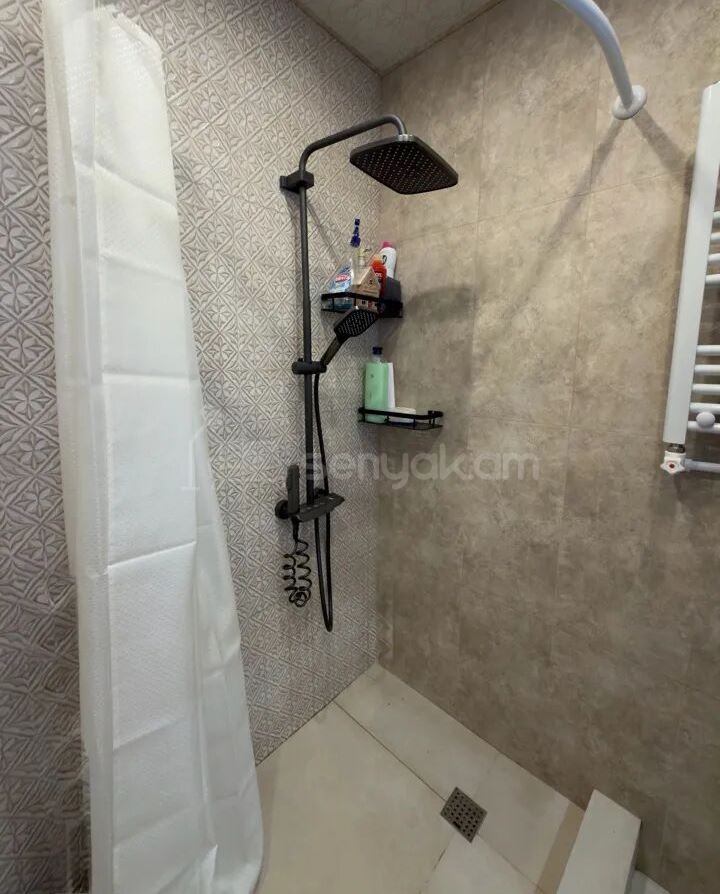 2 Սենյականոց Բնակարան Քարե Շենքում, 48քմ, 5/5 հարկ, Կապիտալ Վերանորոգված