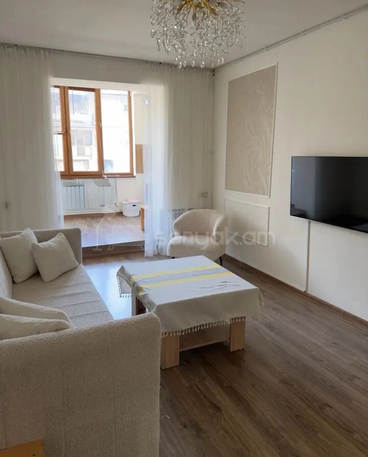 2 Սենյականոց Բնակարան Քարե Շենքում, 48քմ, 5/5 հարկ, Կապիտալ Վերանորոգված