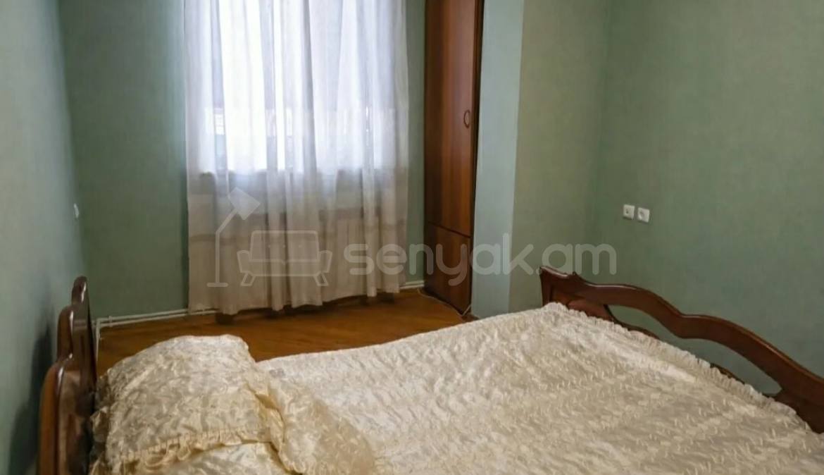 3 Սենյականոց Բնակարան Քարե Շենքում, 80քմ, 1/5 հարկ, Նորմալ Վիճակում, Կահավորված