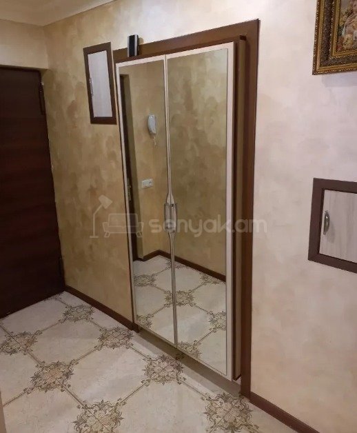 5 Սենյականոց Բնակարան Քարե Շենքում, 125քմ, 4/5 հարկ, Կապիտալ Վերանորոգված