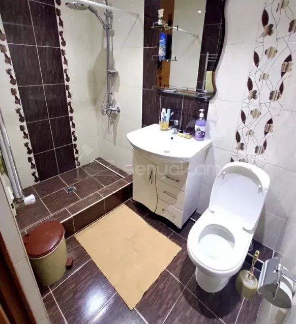 5 Սենյականոց Բնակարան Քարե Շենքում, 125քմ, 4/5 հարկ, Կապիտալ Վերանորոգված