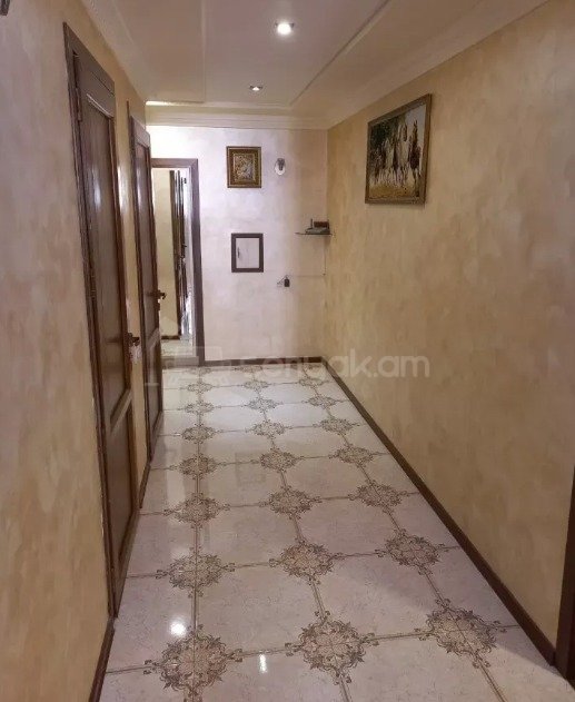 5 Սենյականոց Բնակարան Քարե Շենքում, 125քմ, 4/5 հարկ, Կապիտալ Վերանորոգված