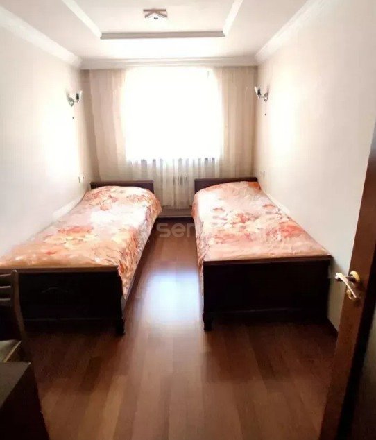 5 Սենյականոց Բնակարան Քարե Շենքում, 125քմ, 4/5 հարկ, Կապիտալ Վերանորոգված