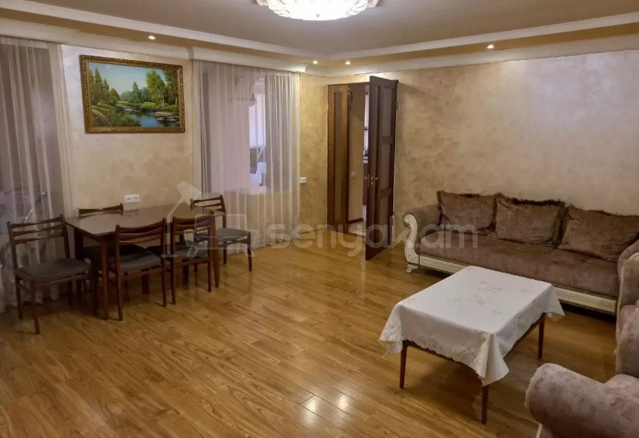 5 Սենյականոց Բնակարան Քարե Շենքում, 125քմ, 4/5 հարկ, Կապիտալ Վերանորոգված