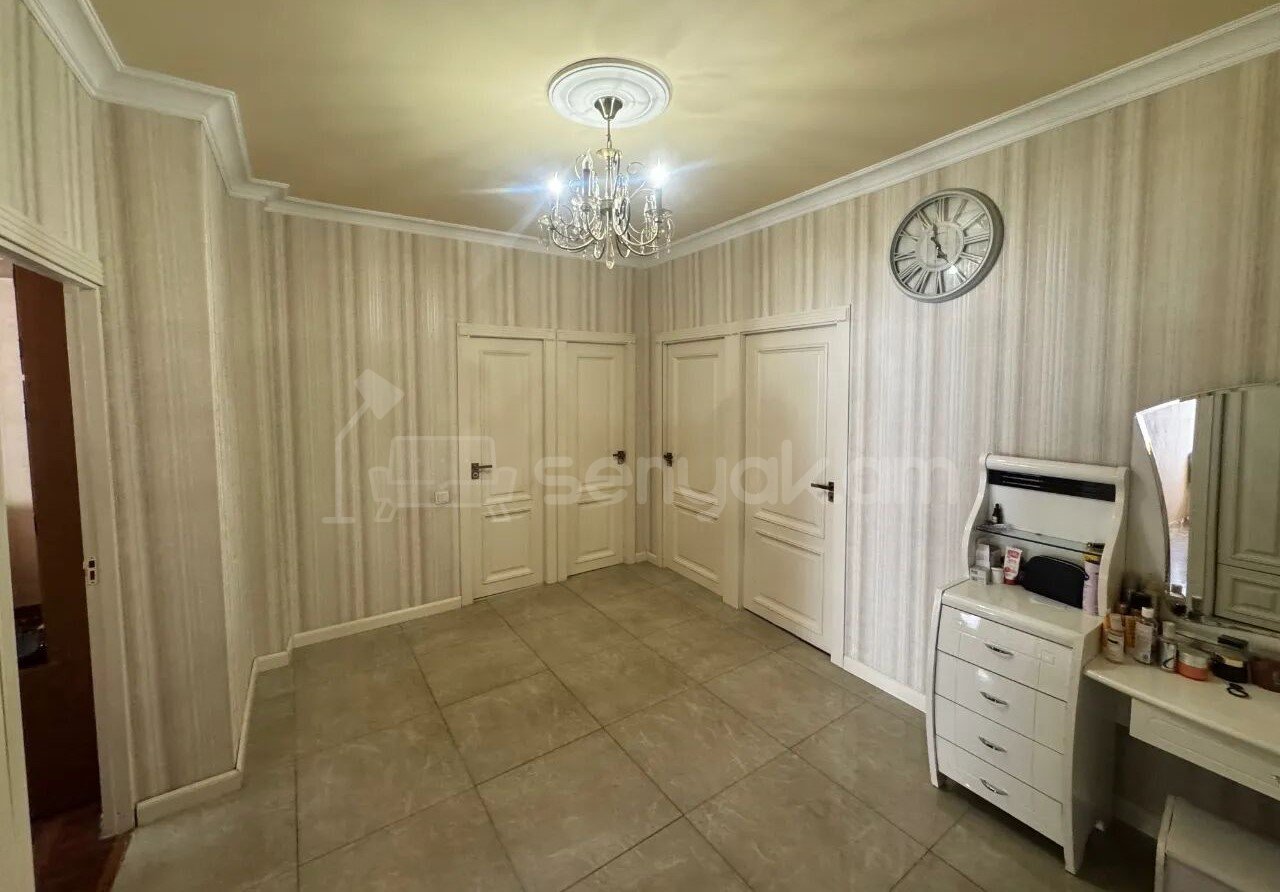 4 Սենյականոց Բնակարան Քարե Շենքում, 100քմ, 3/5 հարկ, Կապիտալ Վերանորոգված