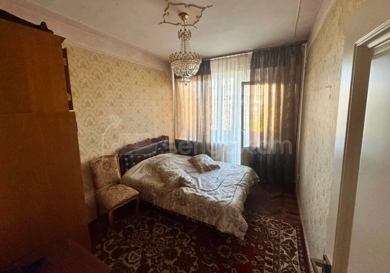 4 Սենյականոց Բնակարան Քարե Շենքում, 100քմ, 3/5 հարկ, Կապիտալ Վերանորոգված