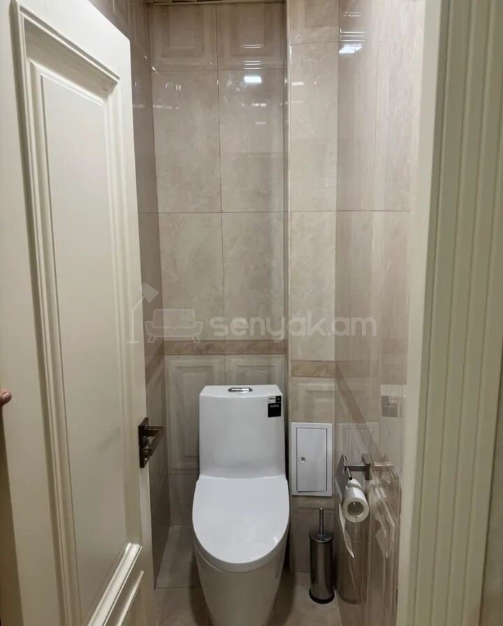 4 Սենյականոց Բնակարան Քարե Շենքում, 100քմ, 3/5 հարկ, Կապիտալ Վերանորոգված