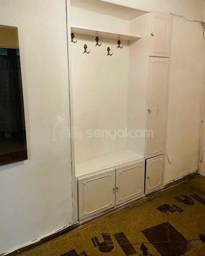 4 Սենյականոց Բնակարան Քարե Շենքում, 101քմ, 4/5 հարկ, Նորմալ Վիճակում