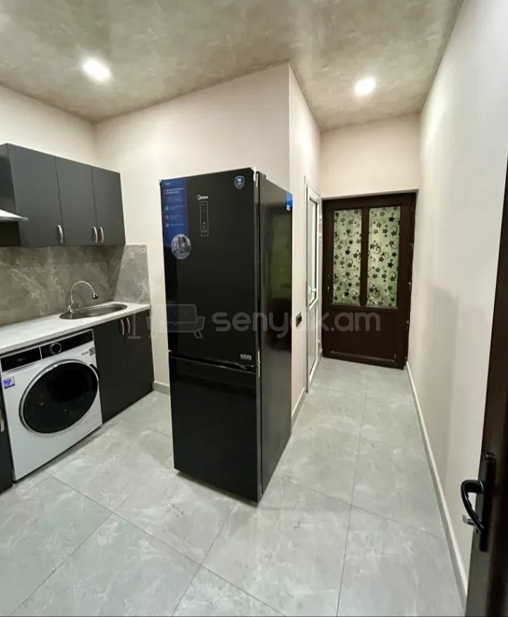 1 Սենյականոց Բնակարան Քարե Շենքում, 42քմ, 1/1 հարկ, Նորմալ Վիճակում, Կահավորված