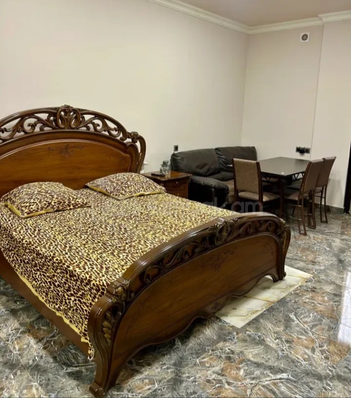 1 Սենյականոց Բնակարան Քարե Շենքում, 42քմ, 1/1 հարկ, Նորմալ Վիճակում, Կահավորված