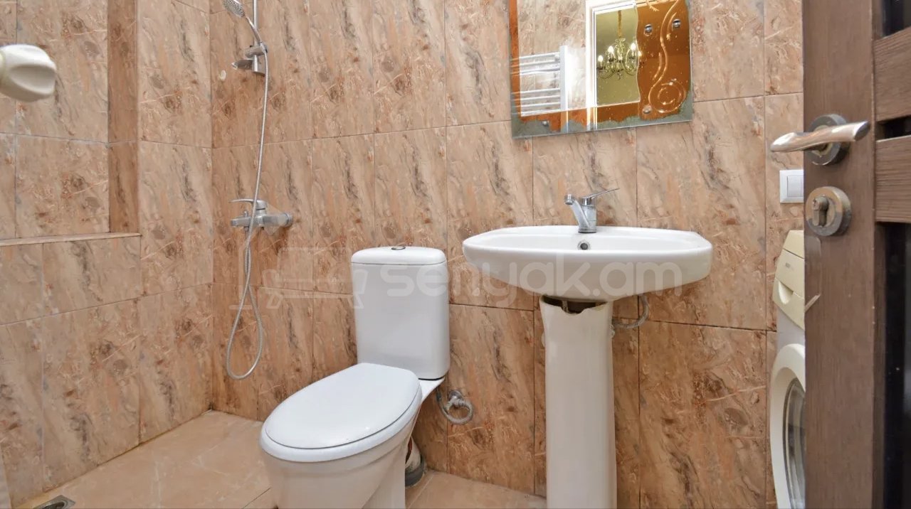 2 Սենյականոց Բնակարան Քարե Շենքում, 45քմ, 2/2 հարկ, Կապիտալ Վերանորոգված, Կահավորված