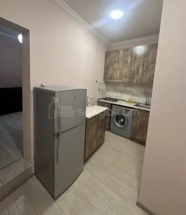 1 Սենյականոց Բնակարան Քարե Շենքում, 45քմ, 1/1 հարկ, Կապիտալ Վերանորոգված, Կահավորված