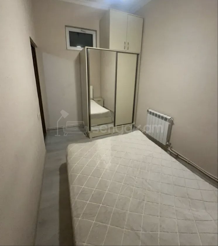 1 Սենյականոց Բնակարան Քարե Շենքում, 45քմ, 1/1 հարկ, Կապիտալ Վերանորոգված, Կահավորված