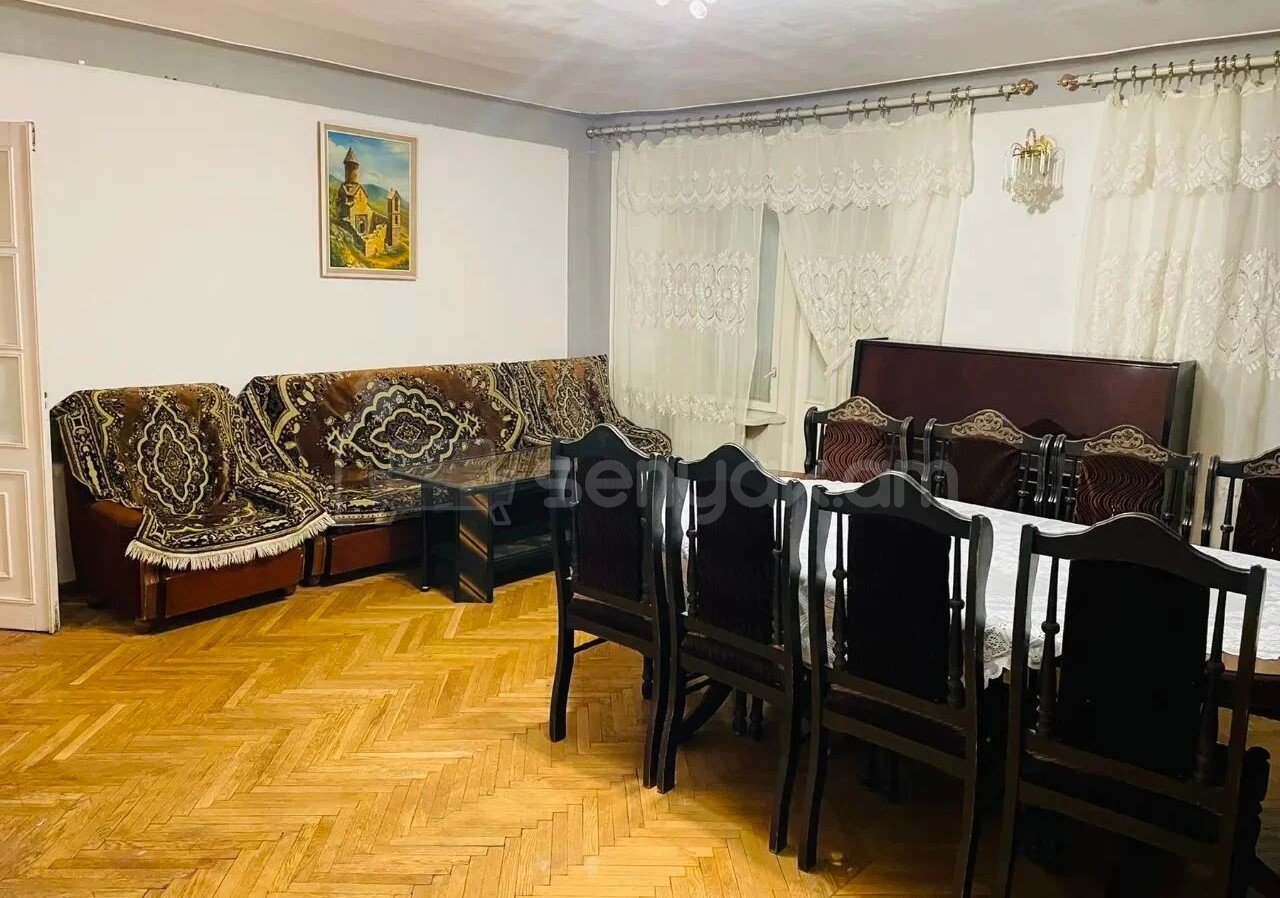 4 Սենյականոց Բնակարան Քարե Շենքում, 101քմ, 4/5 հարկ, Նորմալ Վիճակում