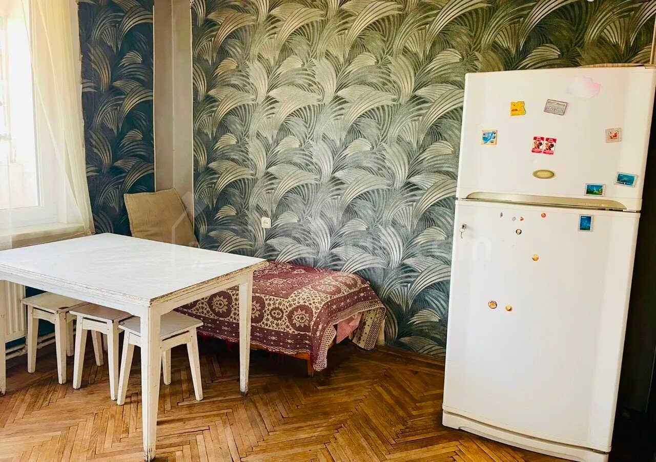 4 Սենյականոց Բնակարան Քարե Շենքում, 101քմ, 4/5 հարկ, Նորմալ Վիճակում