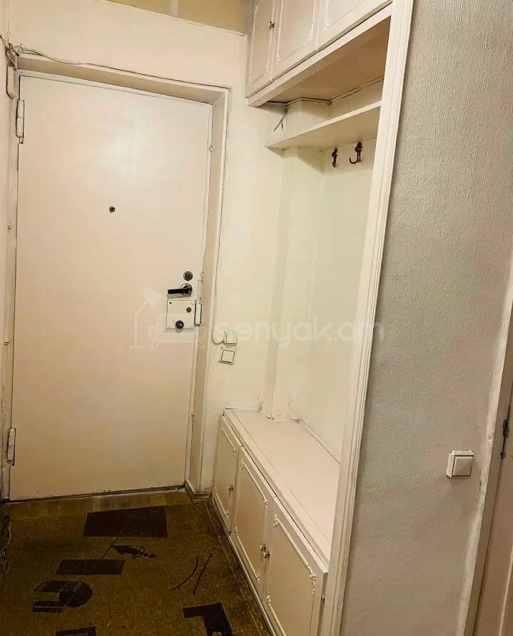 4 Սենյականոց Բնակարան Քարե Շենքում, 101քմ, 4/5 հարկ, Նորմալ Վիճակում