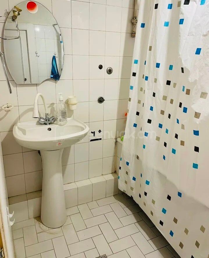 4 Սենյականոց Բնակարան Քարե Շենքում, 101քմ, 4/5 հարկ, Նորմալ Վիճակում