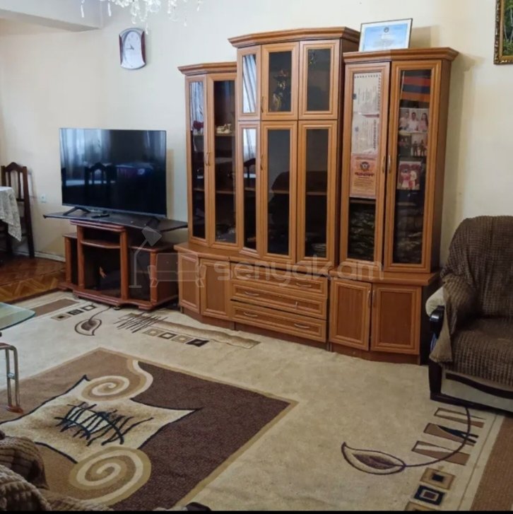 2 Սենյականոց Բնակարան Քարե Շենքում, 68քմ, 5/5 հարկ, Նորմալ Վիճակում