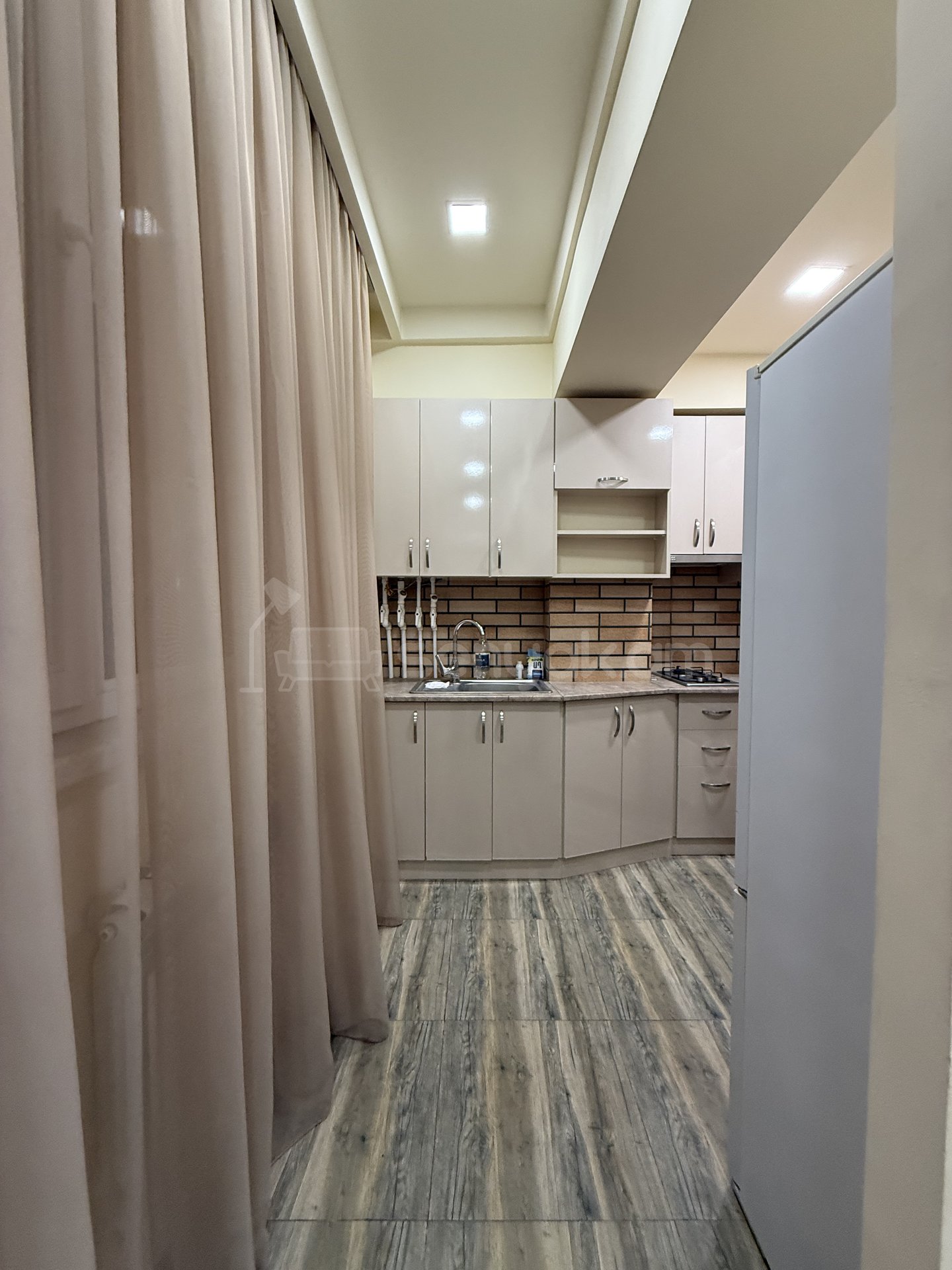 2 Սենյականոց Բնակարան, 42քմ, 2/9 հարկ, Կապիտալ Վերանորոգված, Կահավորված, Արևկող