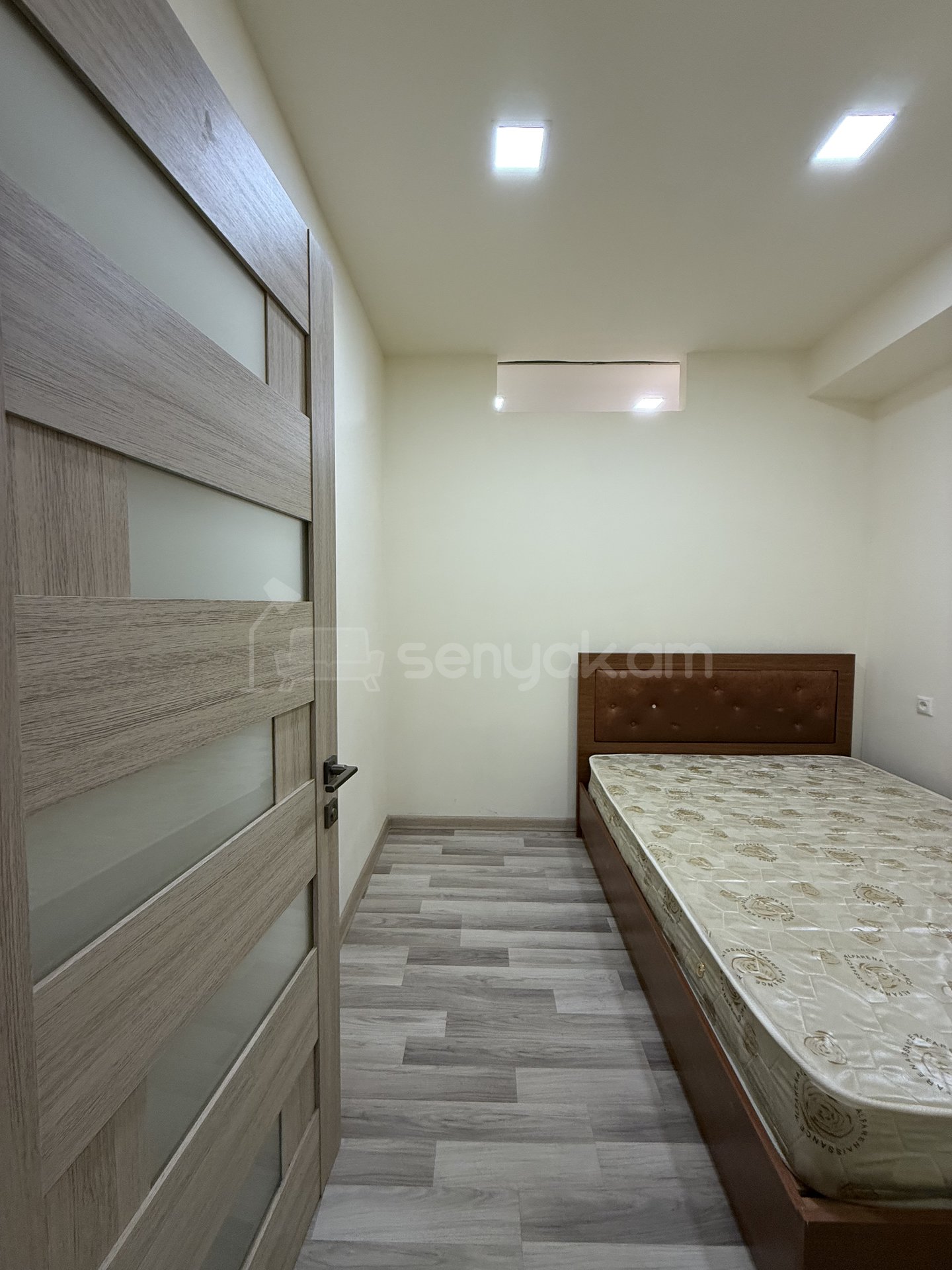 2 Սենյականոց Բնակարան, 42քմ, 2/9 հարկ, Կապիտալ Վերանորոգված, Կահավորված, Արևկող