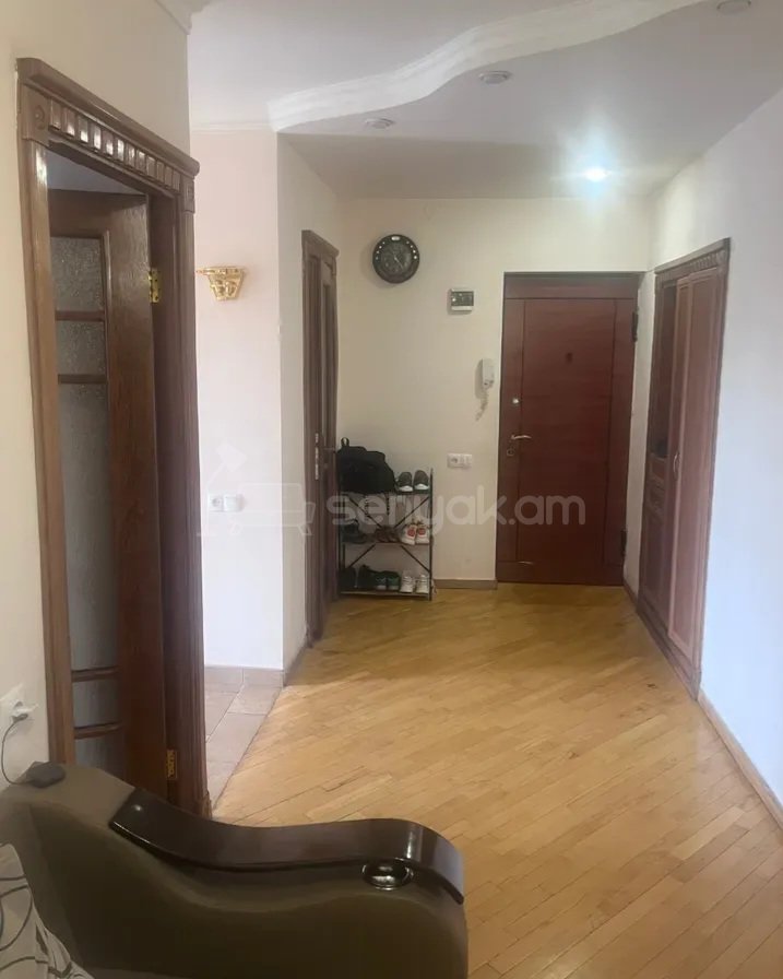 3 Սենյականոց Բնակարան Քարե Շենքում, 63քմ, 5/5 հարկ, Կապիտալ Վերանորոգված